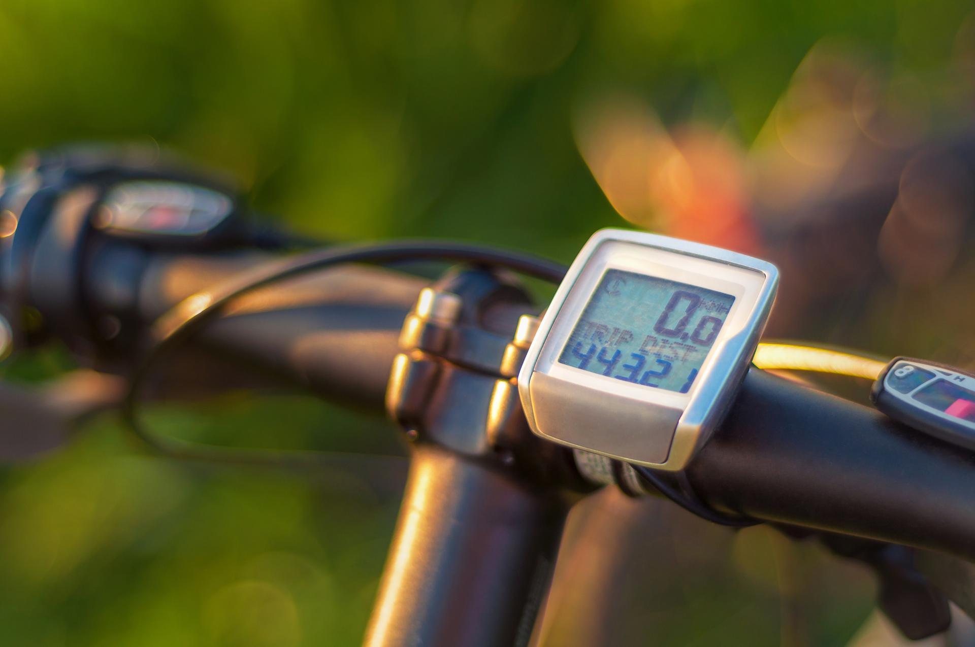 Спидометр для велосипеда андроид. Bicycle computer. bike computer андроид. велосипед в программировании. cycle computers with cadence and heart rate.