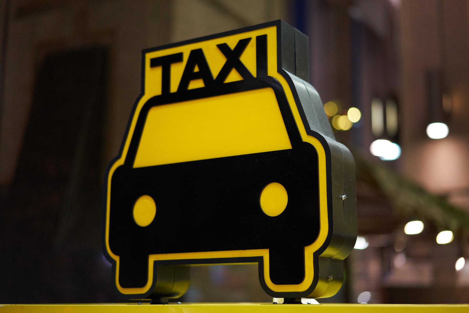 Daksha Taxi Meppayur, kannur airport taxi calicut airport taxi  cochin airport Taxi calicut railway Taxi service  perambra taxi services