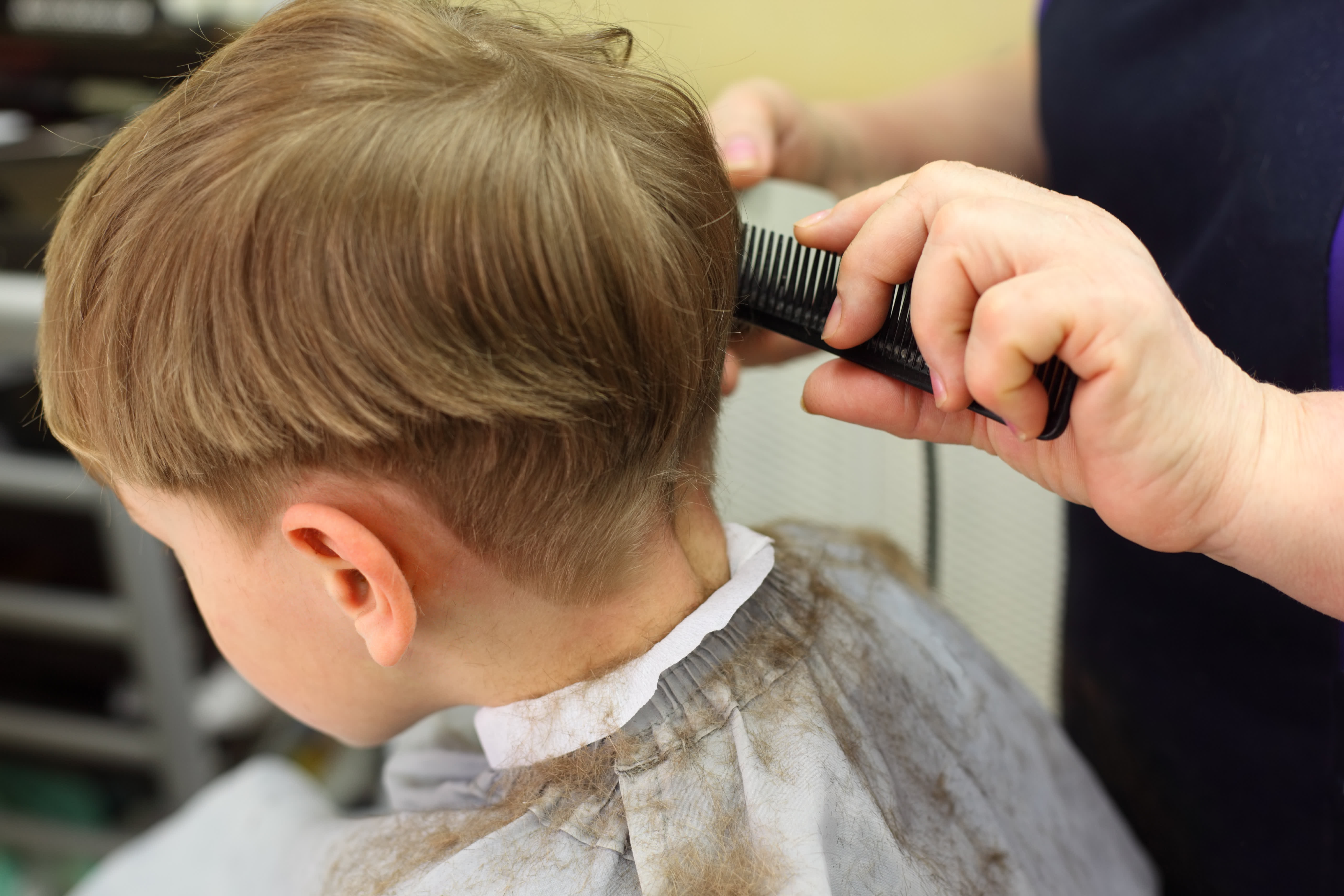 Corte de Cabelo Masculino Infantil Agendar Barrocada - Corte de Cabelo  Curto - Salão Acquaville Estética e Salão de Beleza