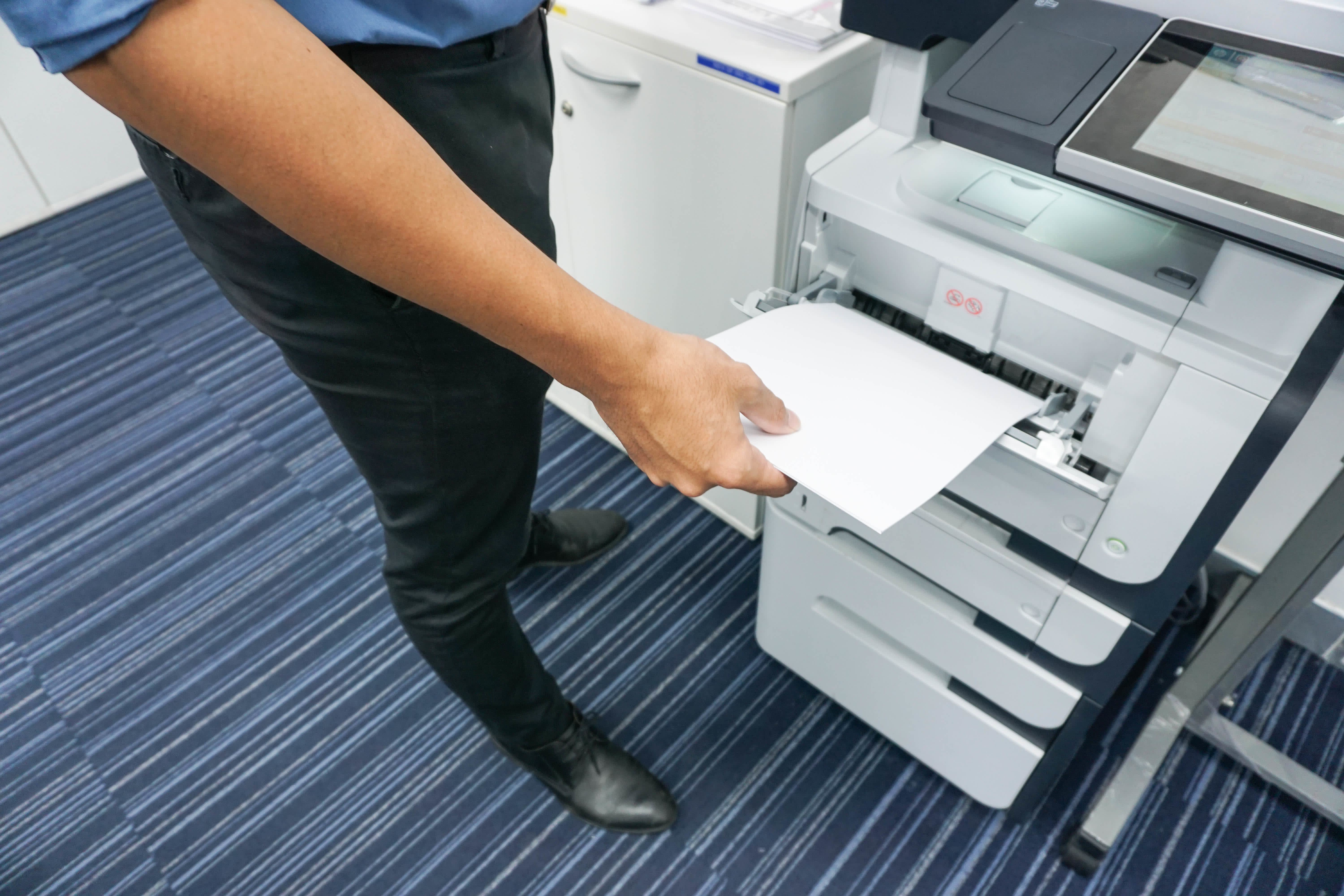 Печать на принтере бланки. Mf264dw термопленка. Принтер офисный. Офисная бумага для принтера. Принтер для печатания документов и бумаг.