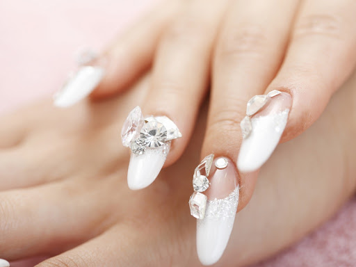 Uñas Esmaltado Permanente Blanco  Manicura de uñas, Diseños de esmalte de  uñas, Manicura