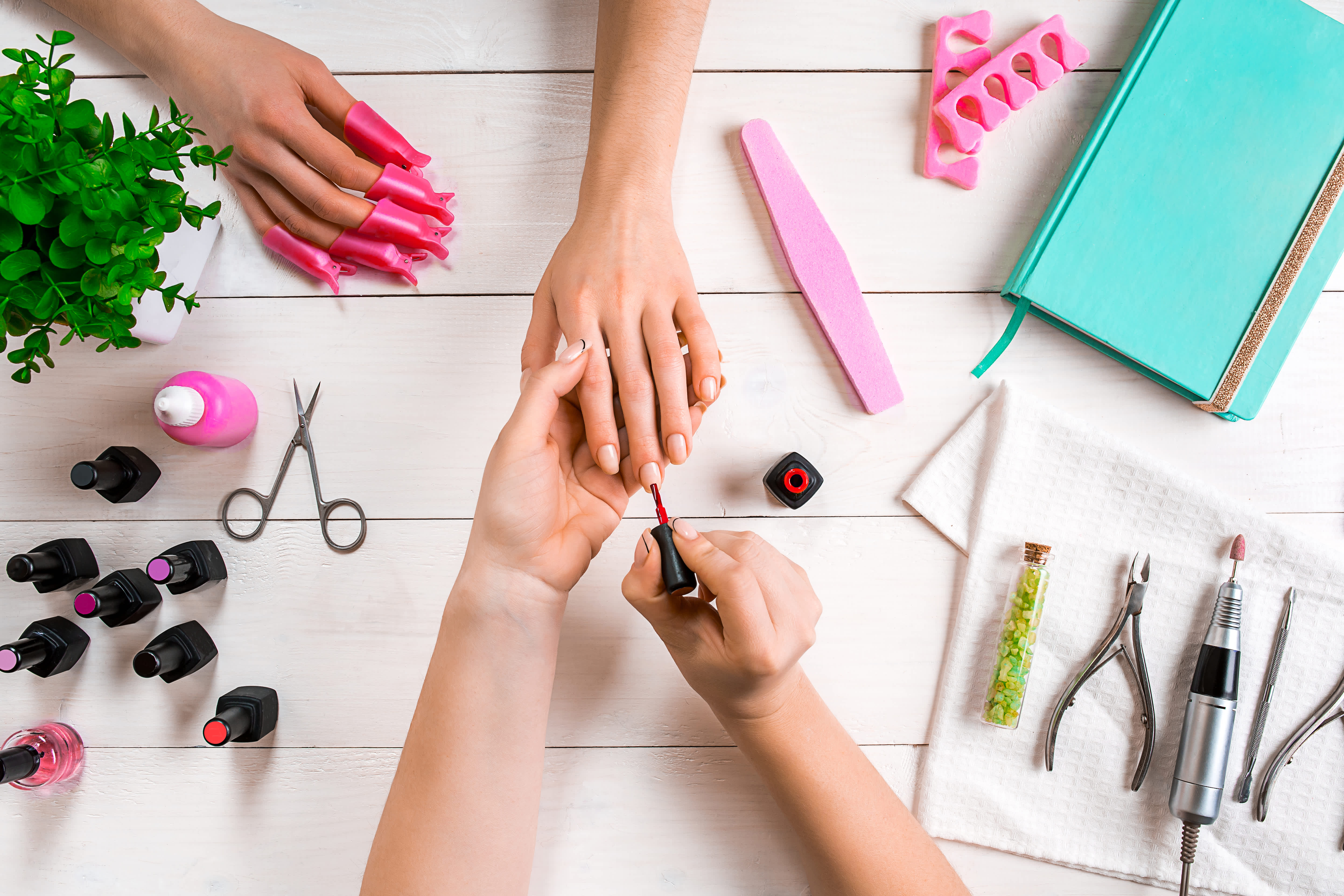 A Beginner's Guide to Becoming a Mobile Nail Tech – iGel Beauty