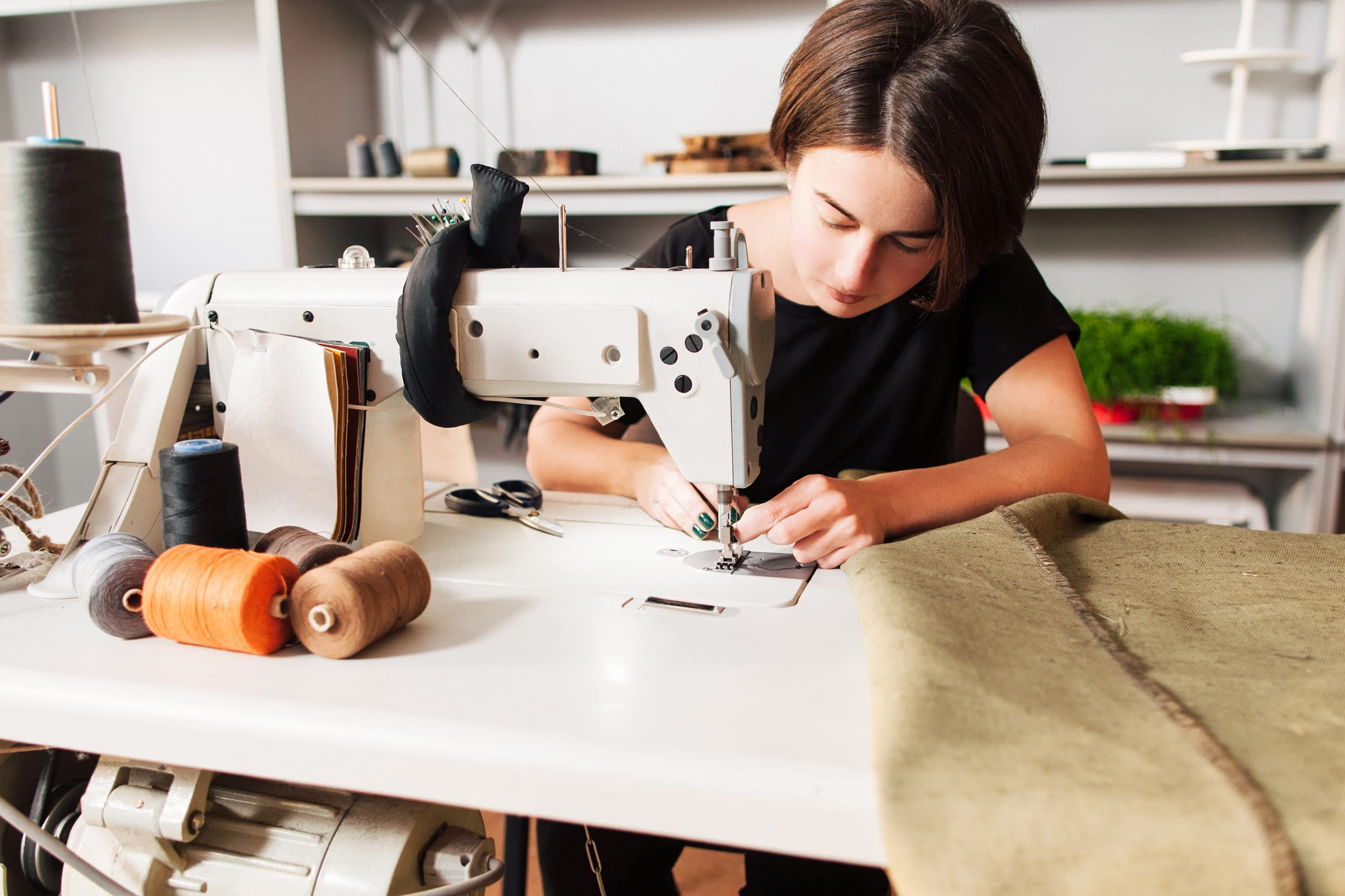 Фабрики пошива женской одежды. Профессионалитет 2022. Швея. Пошив швейных изделий. Швея на трикотаж.