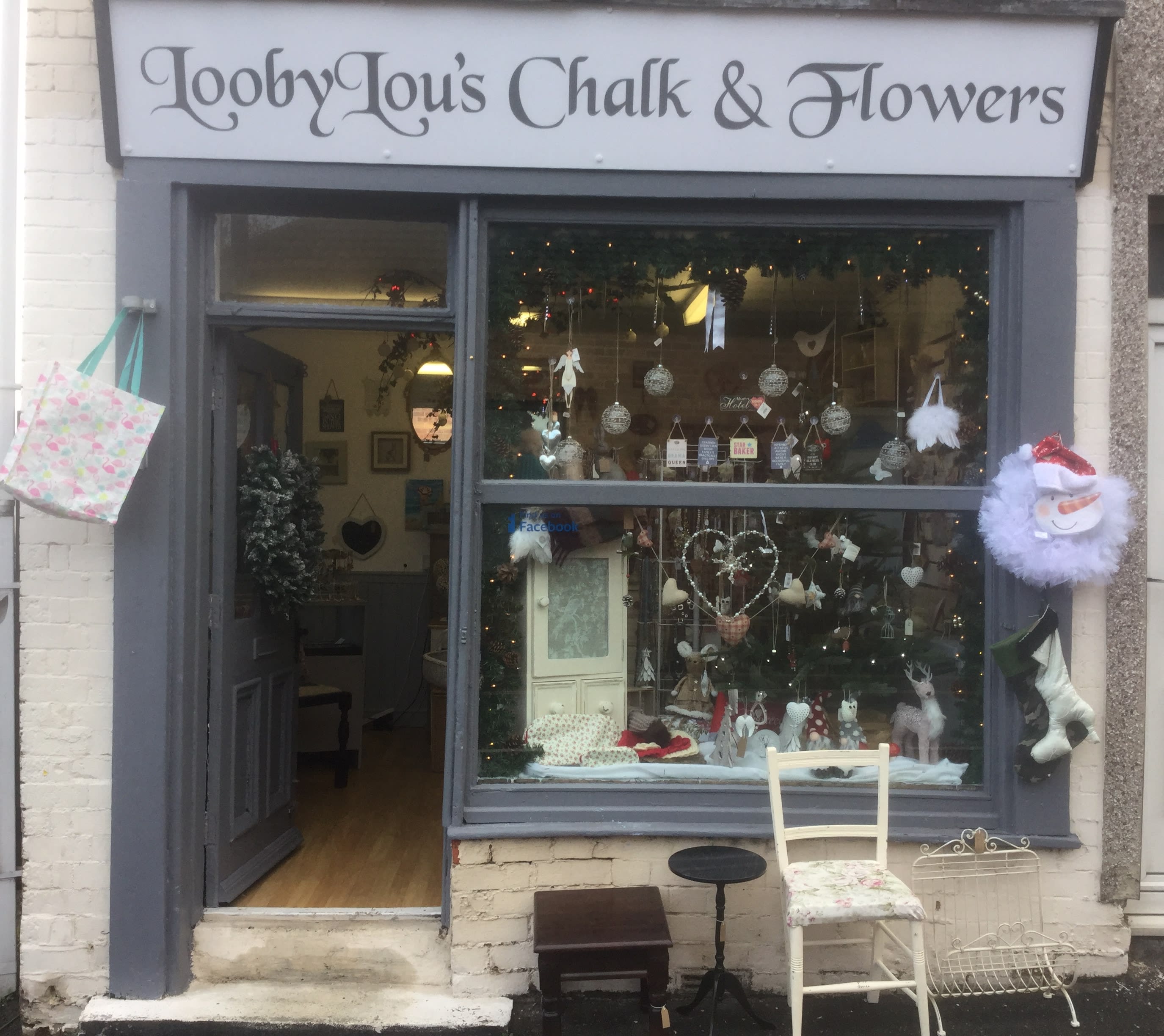 Loobylou's Chalk & Flowers
