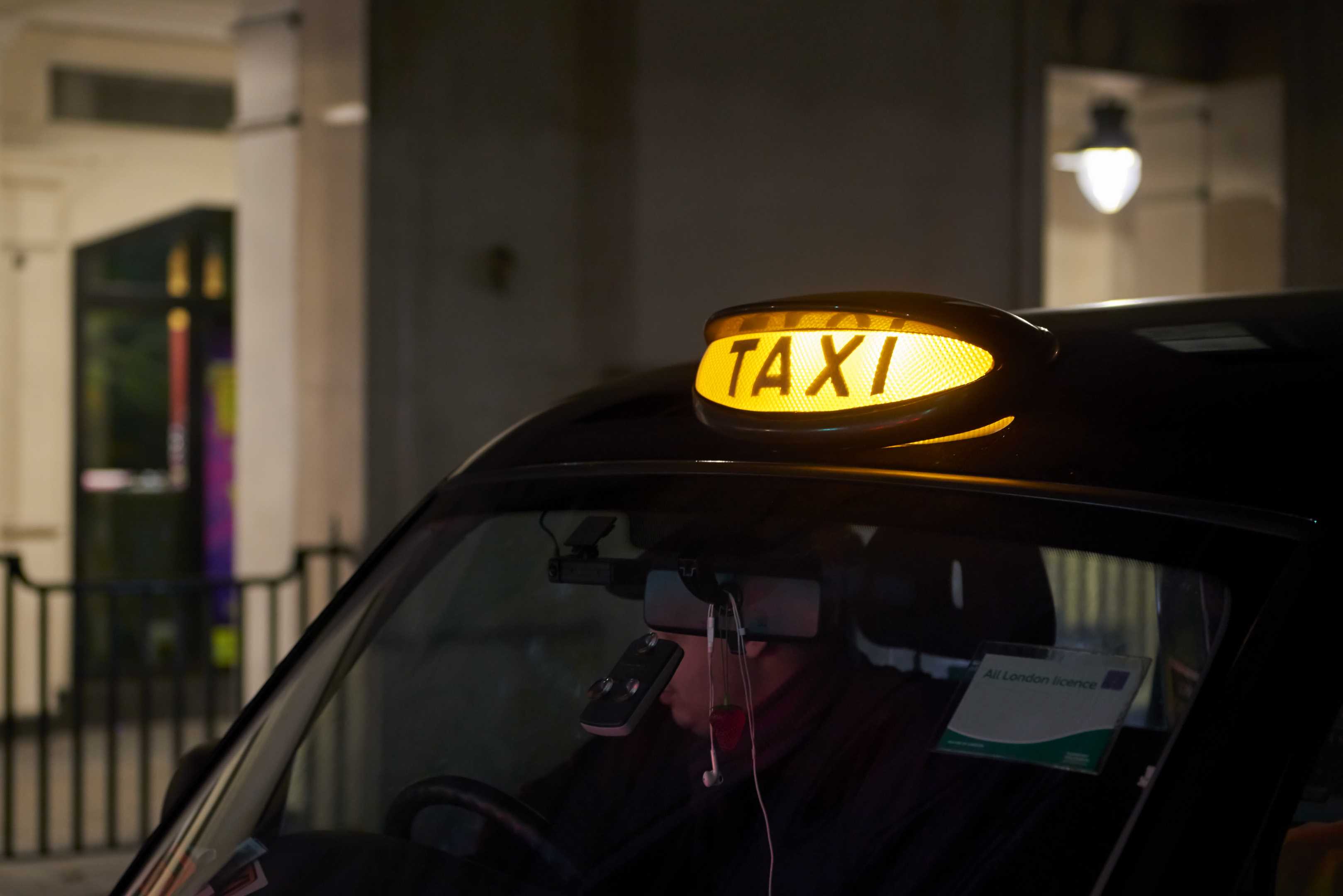 Birmingham Airport private transfer Taxi Services Welland Wheels