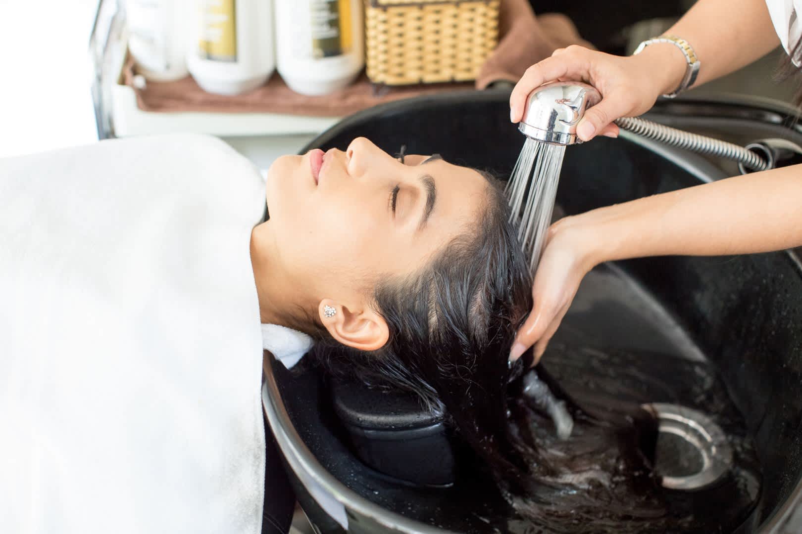 Hairdressing & Beauty School Teena's Beauty Parlour Pune