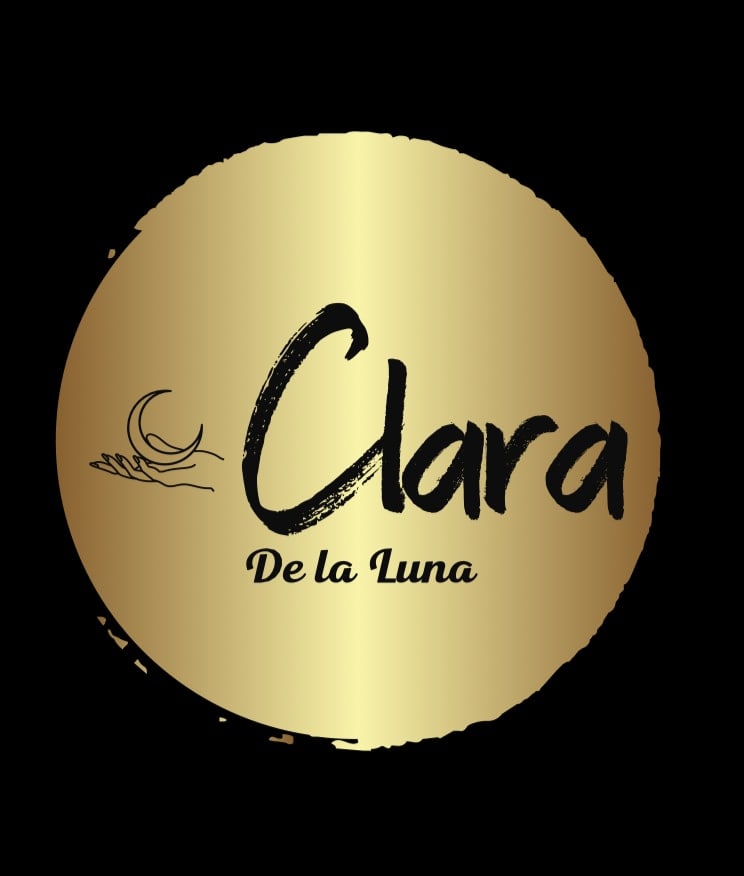 Clara De La Luna               Psychic Tarot Caster