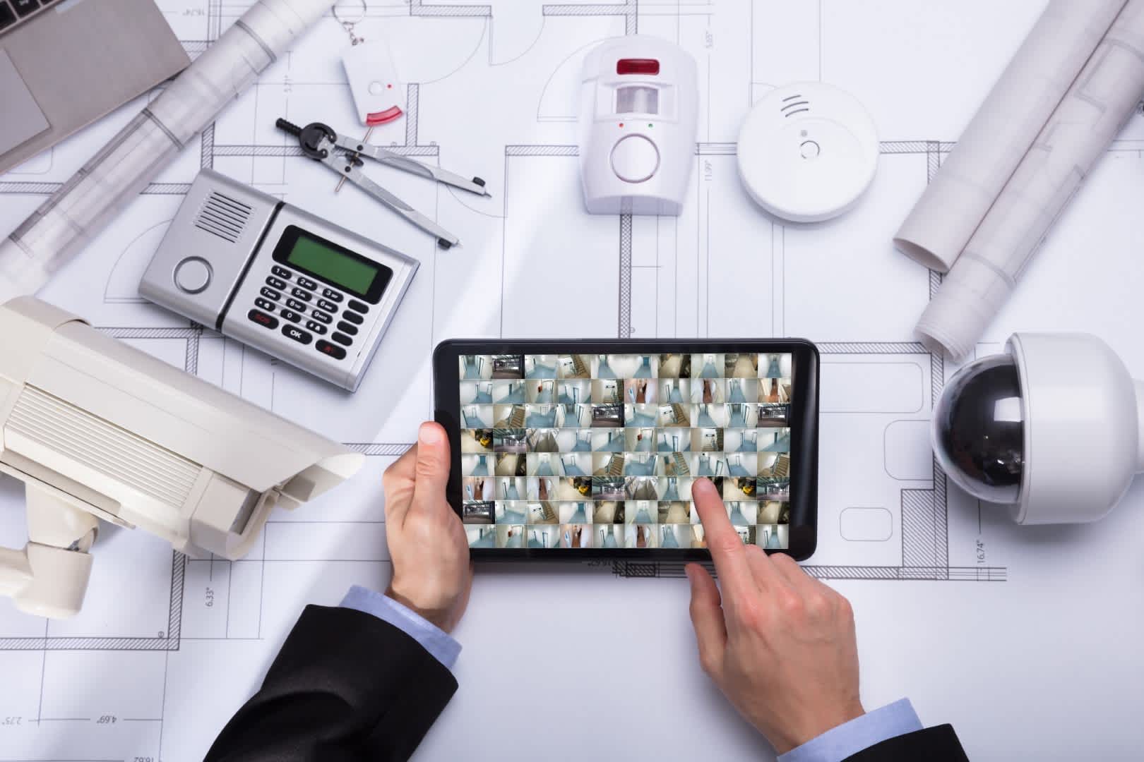 Камера видеонаблюдения сименс. История систем охраны. Система телевизионного наблюдения. Служба безопасности. Us security system.