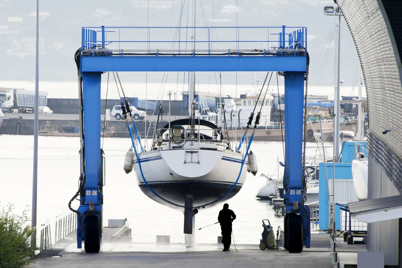 Ship cleaning. Marine Boats Repair service shop. Chelist Marin Maintenance.