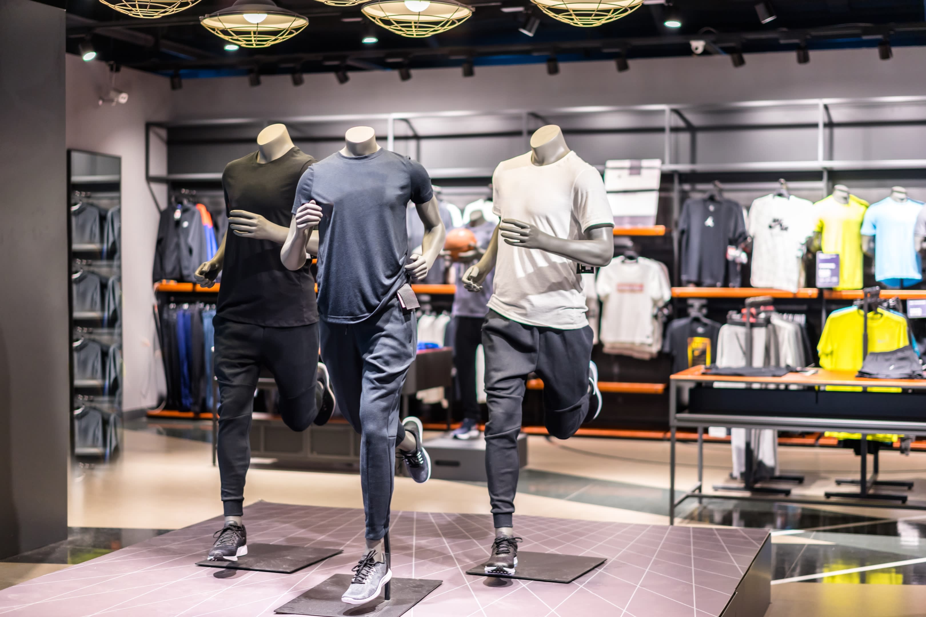 Últimas tendencias en ropa - Moda para todos - New hybest - Tienda de  zapatos | Sant Celoni