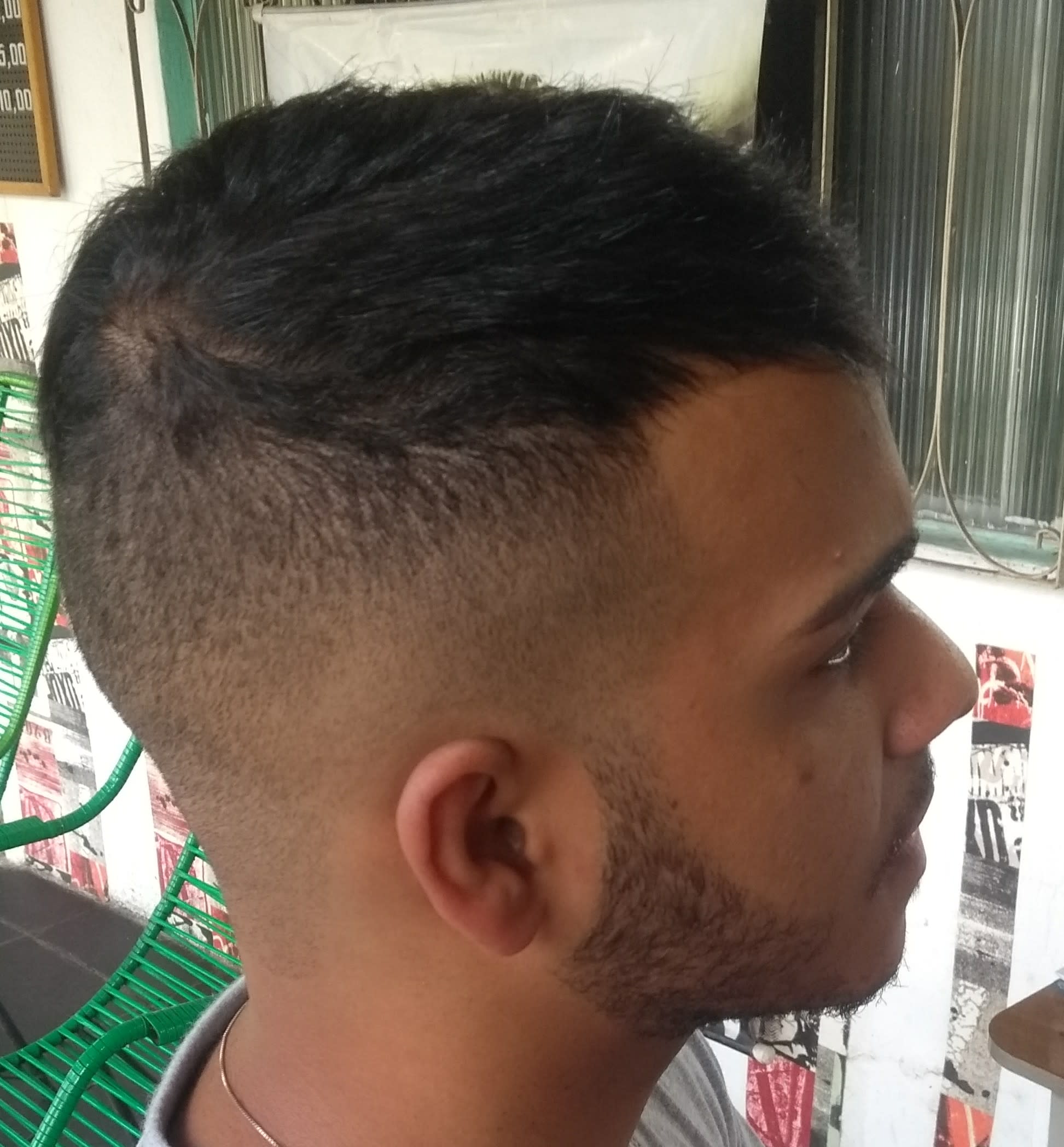 Eu mando o corte disfarçado