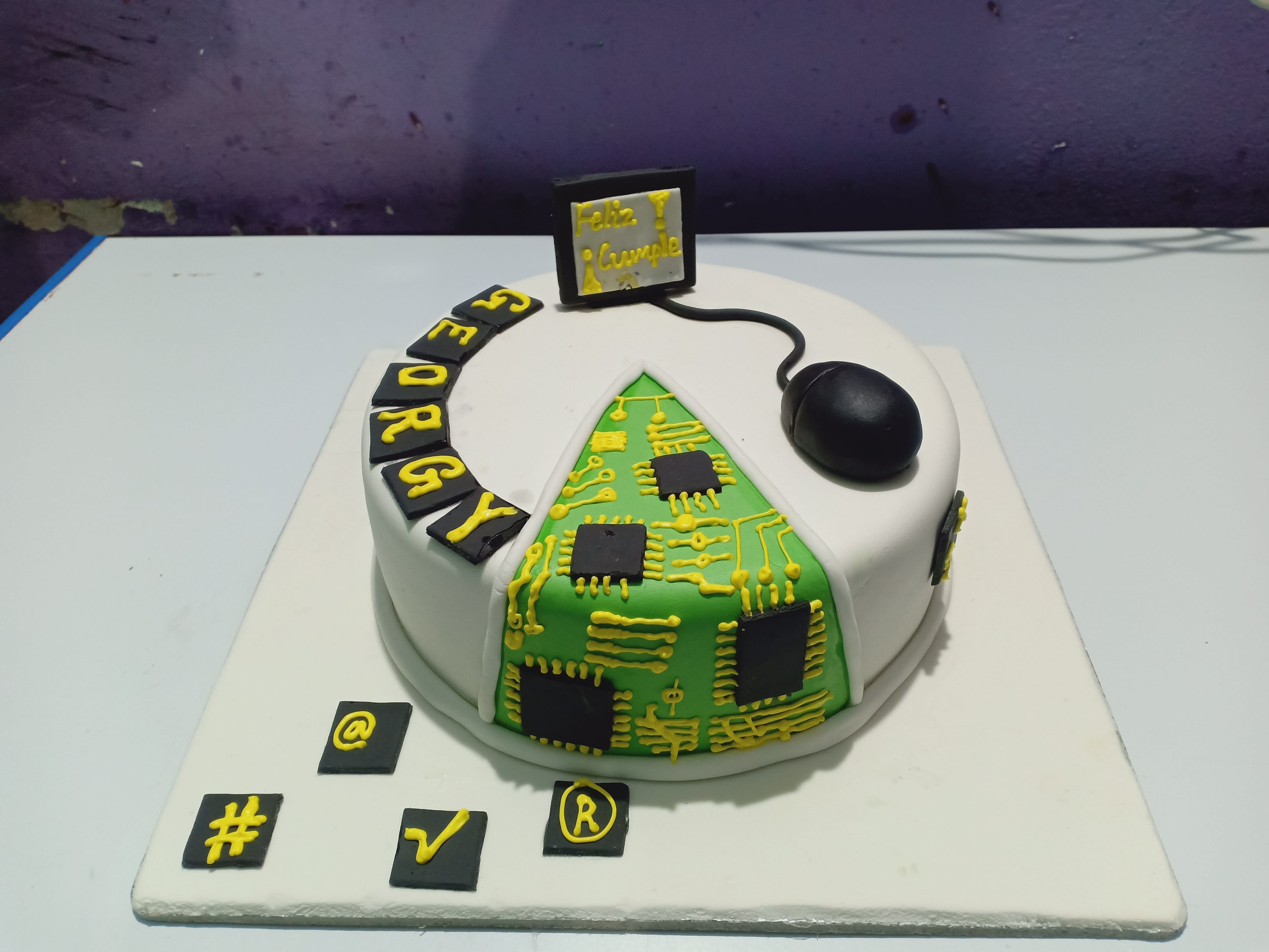 Computer Themed Cake #browniecake #computer #monitor #birthday #baking  #homemade #cake … | Торт в виде компьютера, Мужские торты на день рождения,  Торт на выпускной