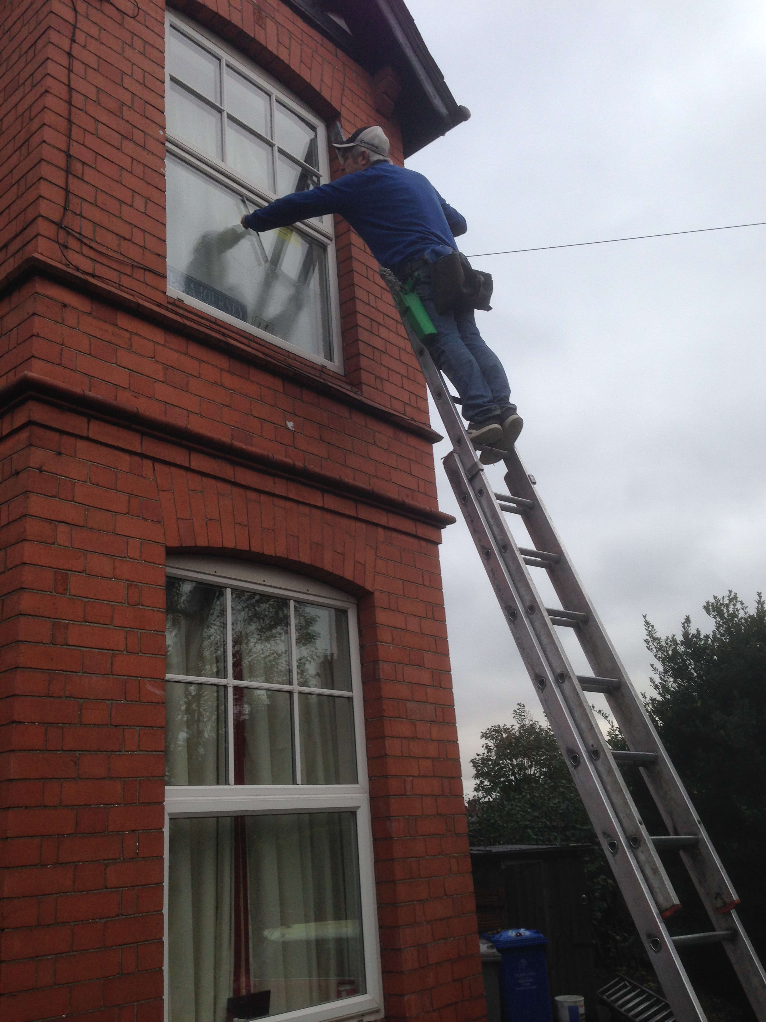 Altrincham Window Cleaners / Hale Bowdon / Wilmslow