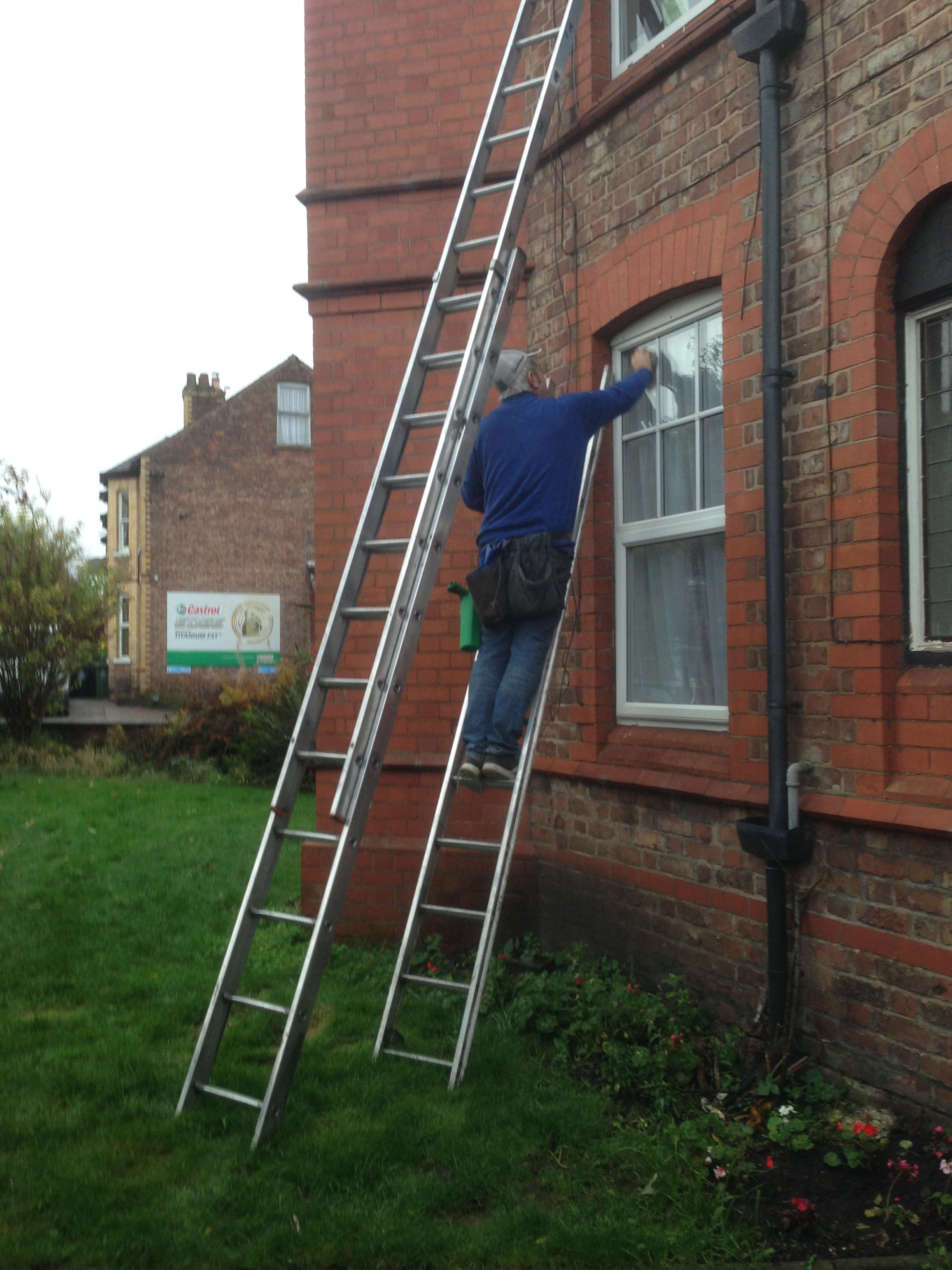 Altrincham Window Cleaning   ⭐️Hale Bowdon / Wilmslow