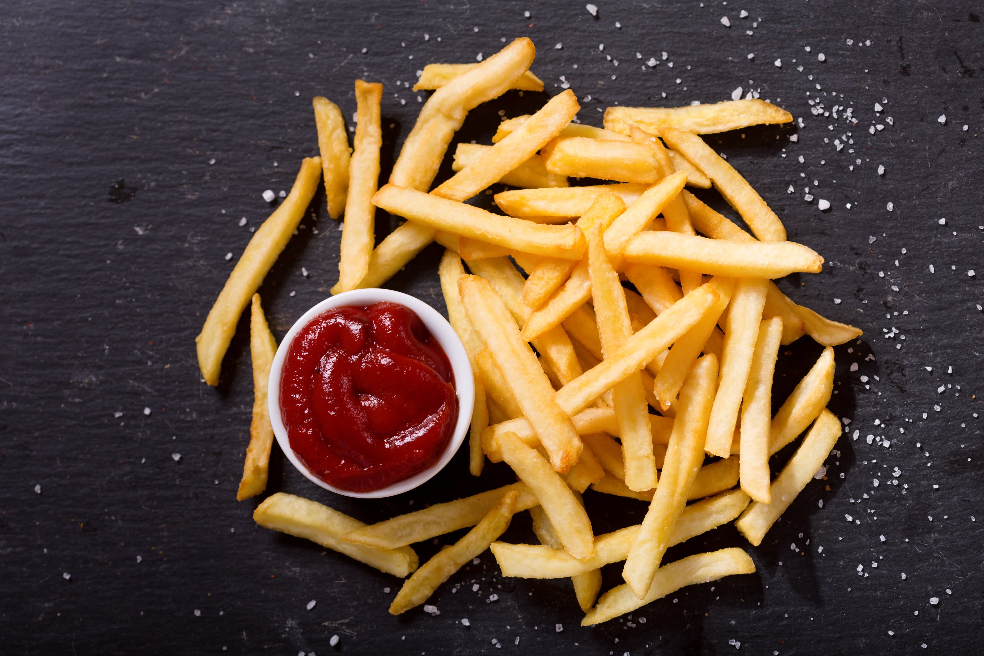 Uma porção de batatas fritas, batatas fritas