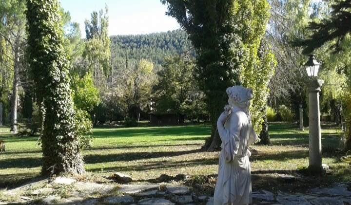 Residencial Barranco de Yedra: Casa de Campo La Rocha,  La Casica de Rubielos y Localización para rodajes LA HUERTA 