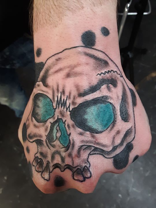 Hand-Tattoos - What We Offer - Numb Skull Tattoo | Ona Tattoo Shop