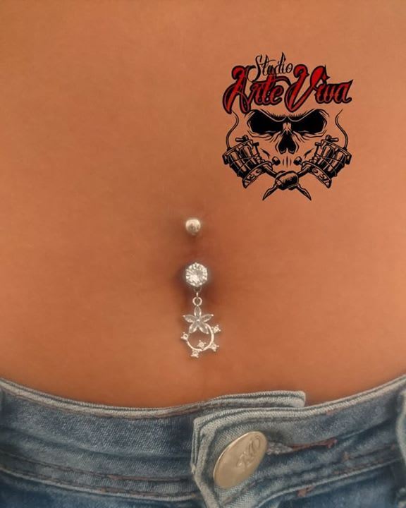 Piercing Umbigo – Sara Bird Tattoo