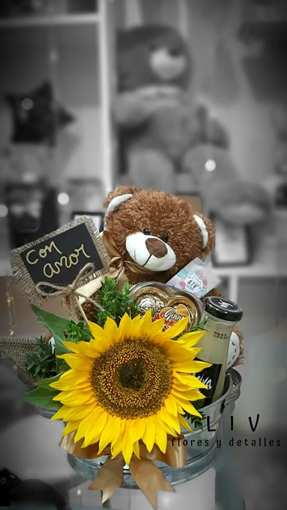 Liv Flores y Detalles - Floristería  Cajamarca