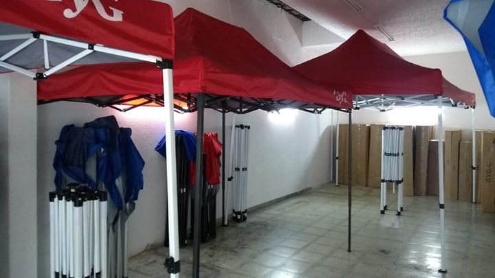 CARPA 2X2 CON PAREDES Y VENTANA - Carpas Retractil Dusol