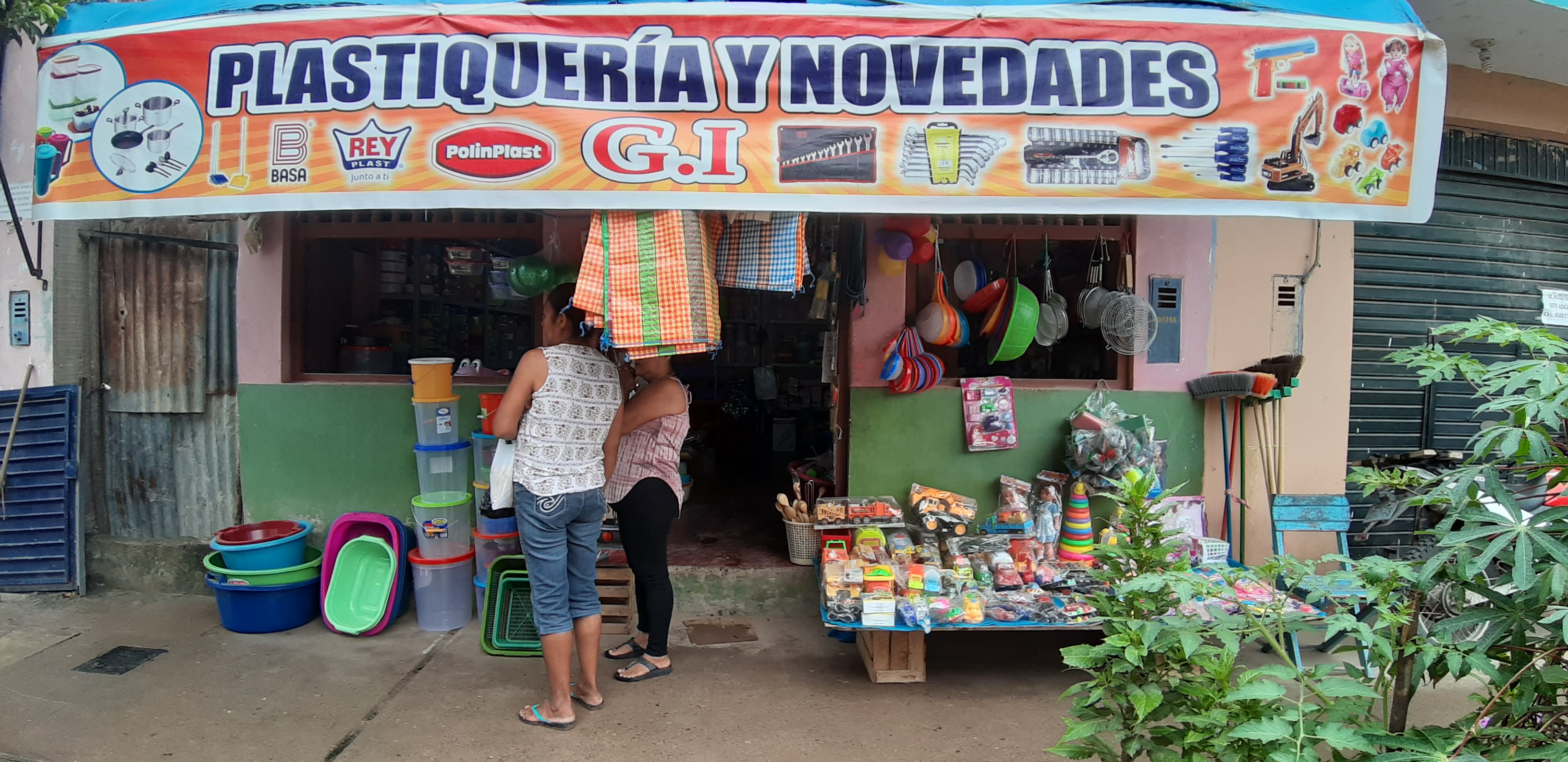 Plastiquería y Novedades G.L