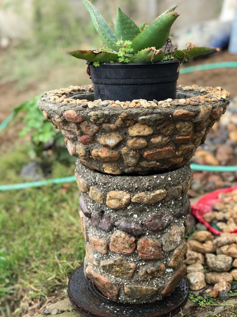 Maceteros de piedras y cerámicas rústicos - Maceteros - Maceteros