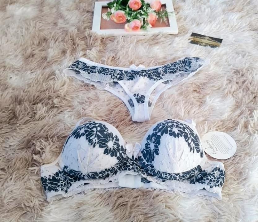 Conjunto de lingerie florida