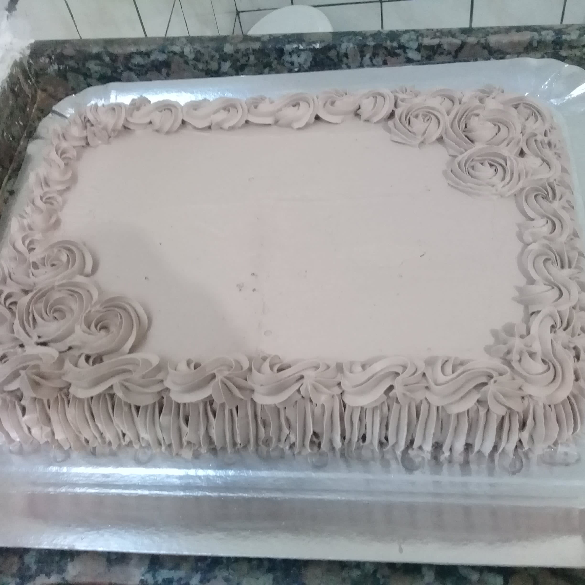 bolo decorado feminino Com Chantilly