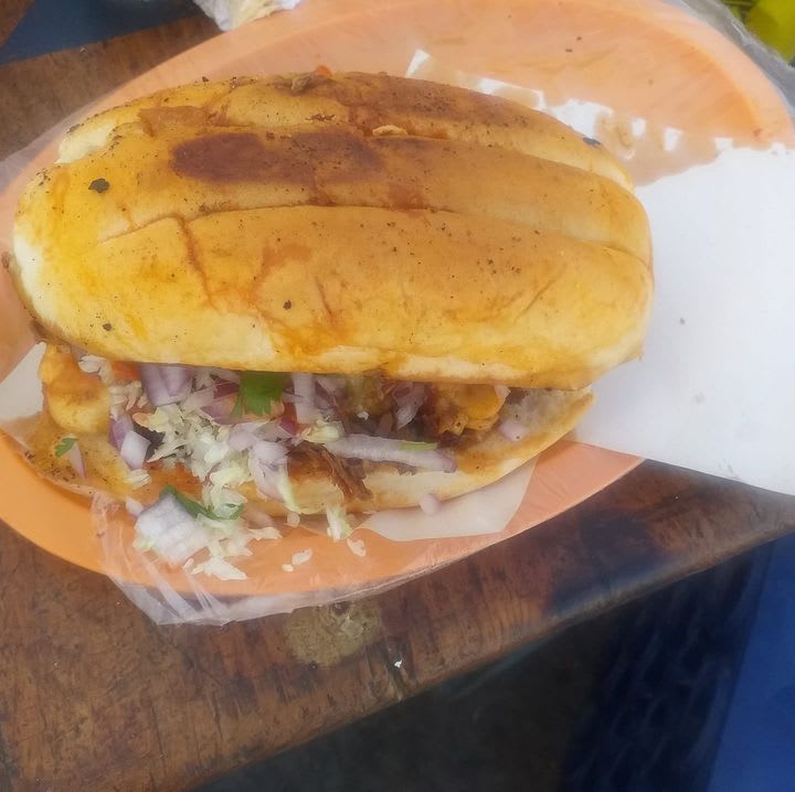 Tortas de birria - Comidas - Birrieria Los Paceños - Restaurante mexicano |  La Paz