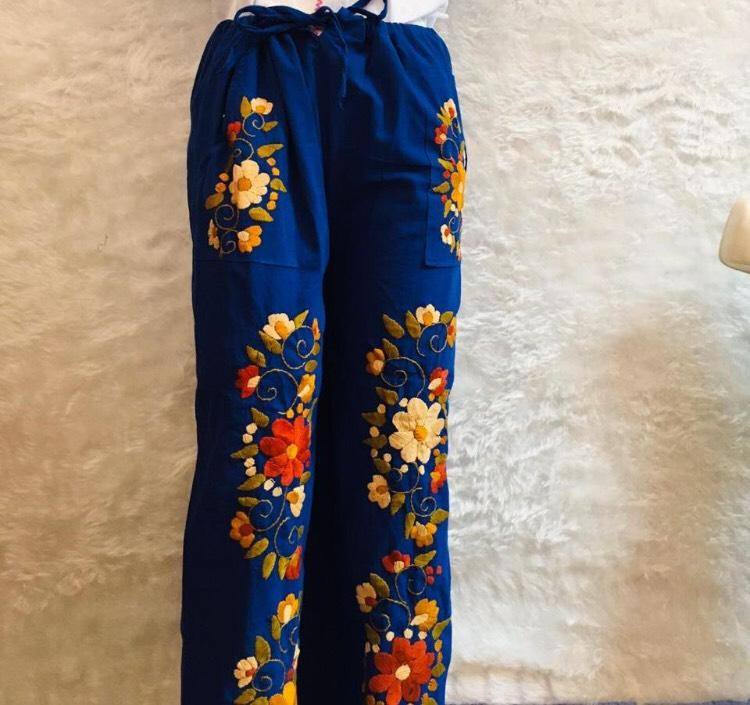 Pantalón con bordado flores - Prendas de vestir - Cielito Lindo - Tienda de  ropa | San Luis Potosí