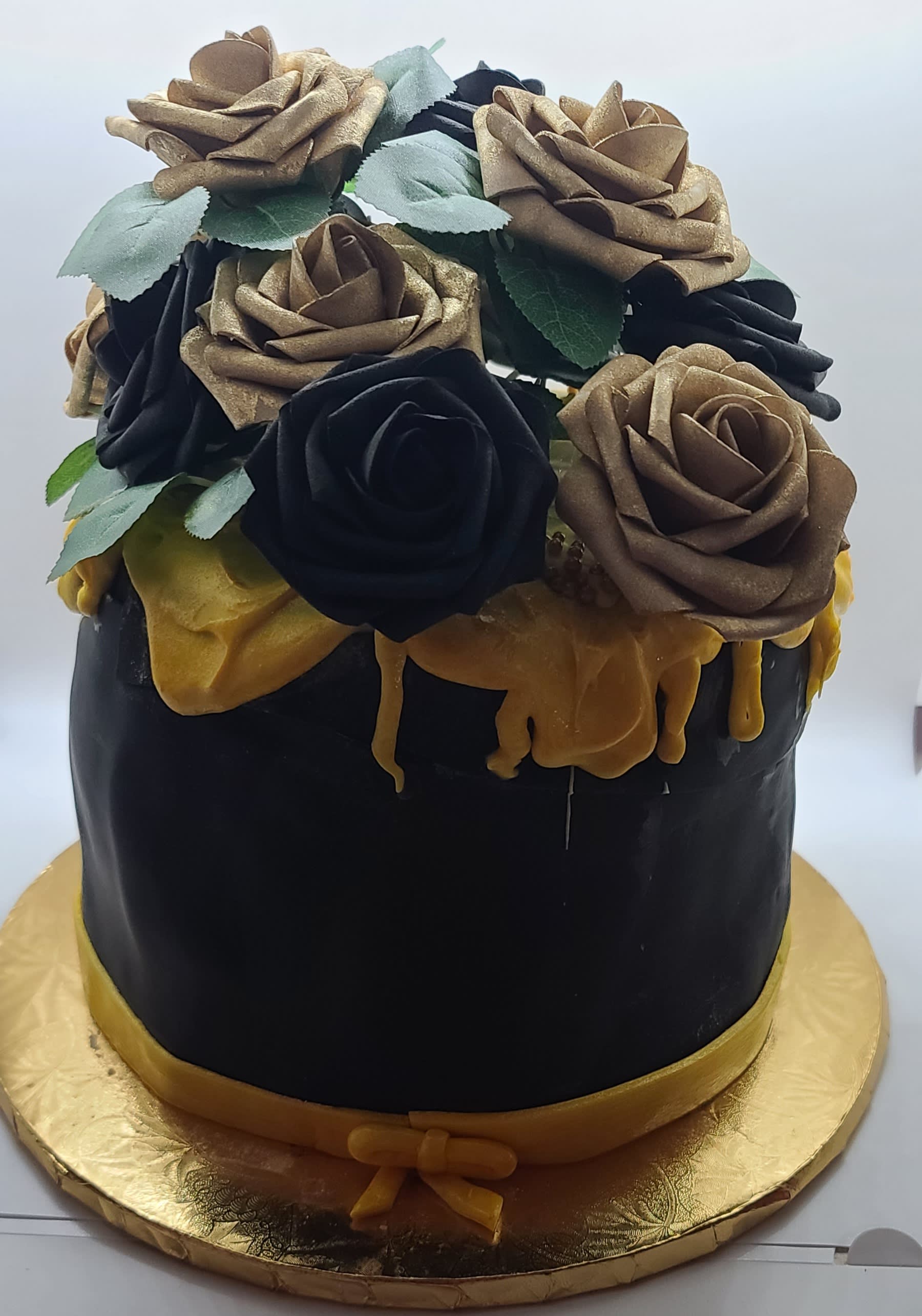 Black Rose Gold flower cake - Edible Perfections