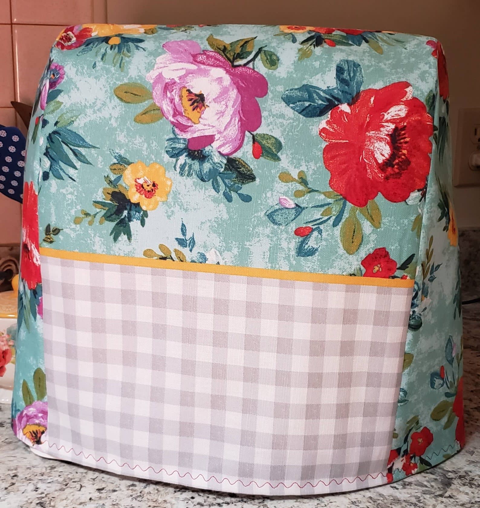 Handmade KitchenAid Stand Mixer Cover  Kitchen aid mixer cover pattern,  Sewing machine cover, Mixer cover
