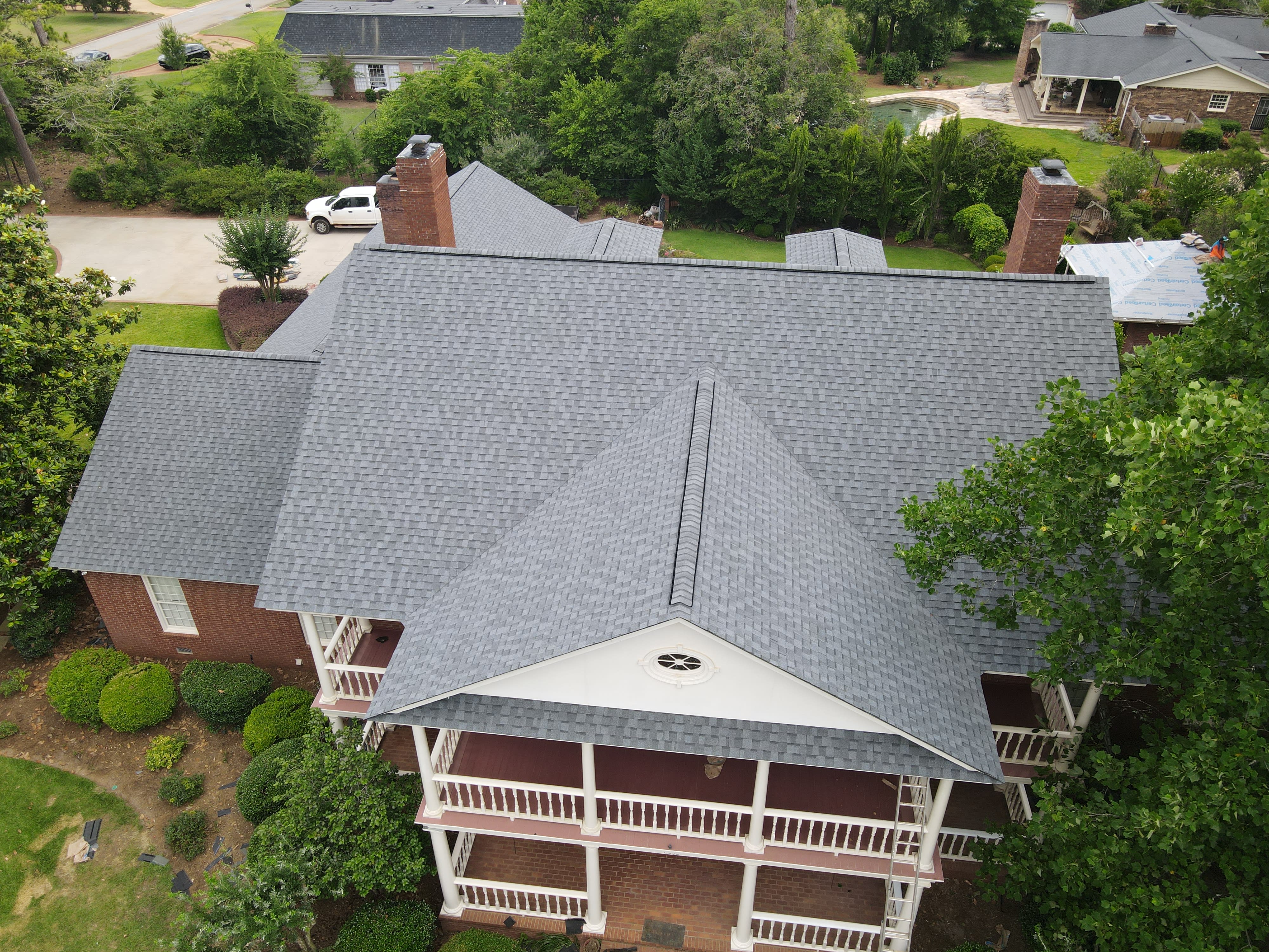 Helen’s Vinyl Siding & Roofing | Roofer in Leesburg, GA