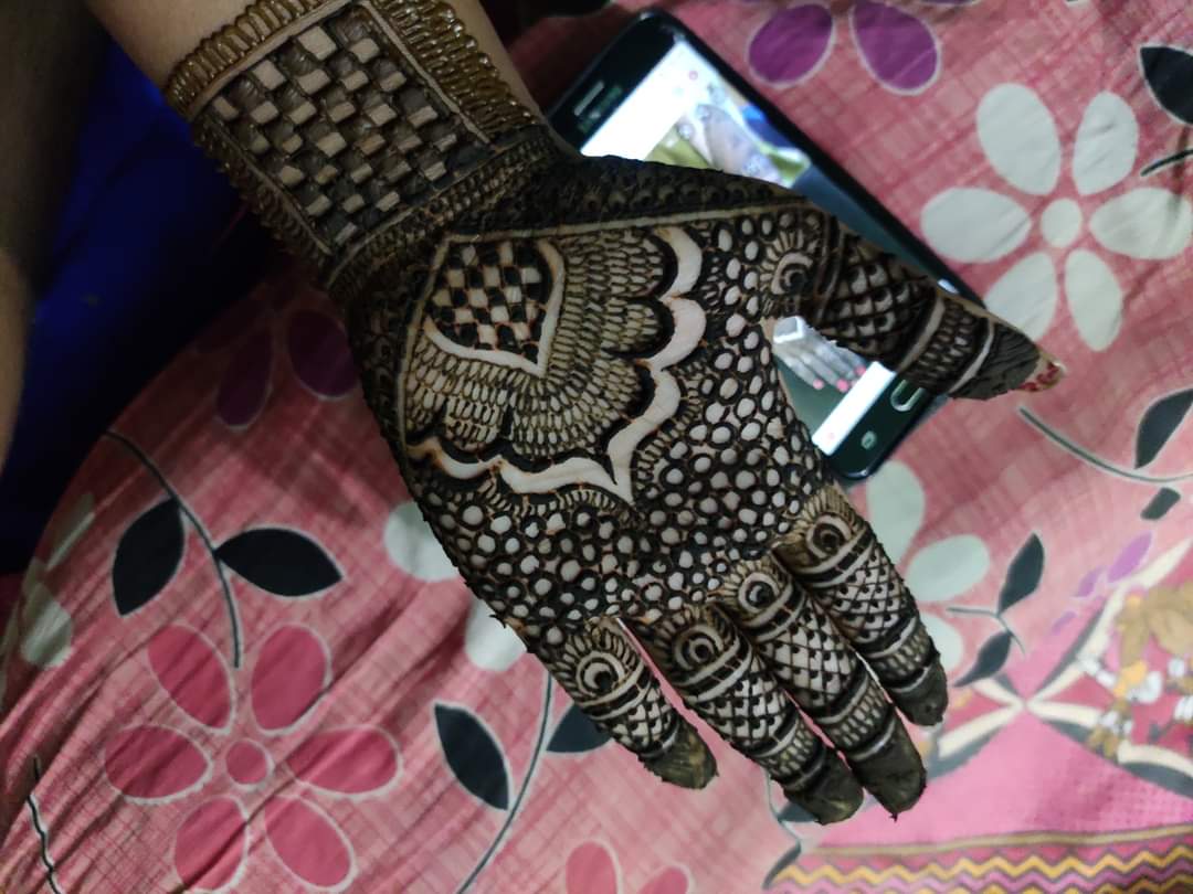 Mehndi design hi-res stock photography and images - Alamy