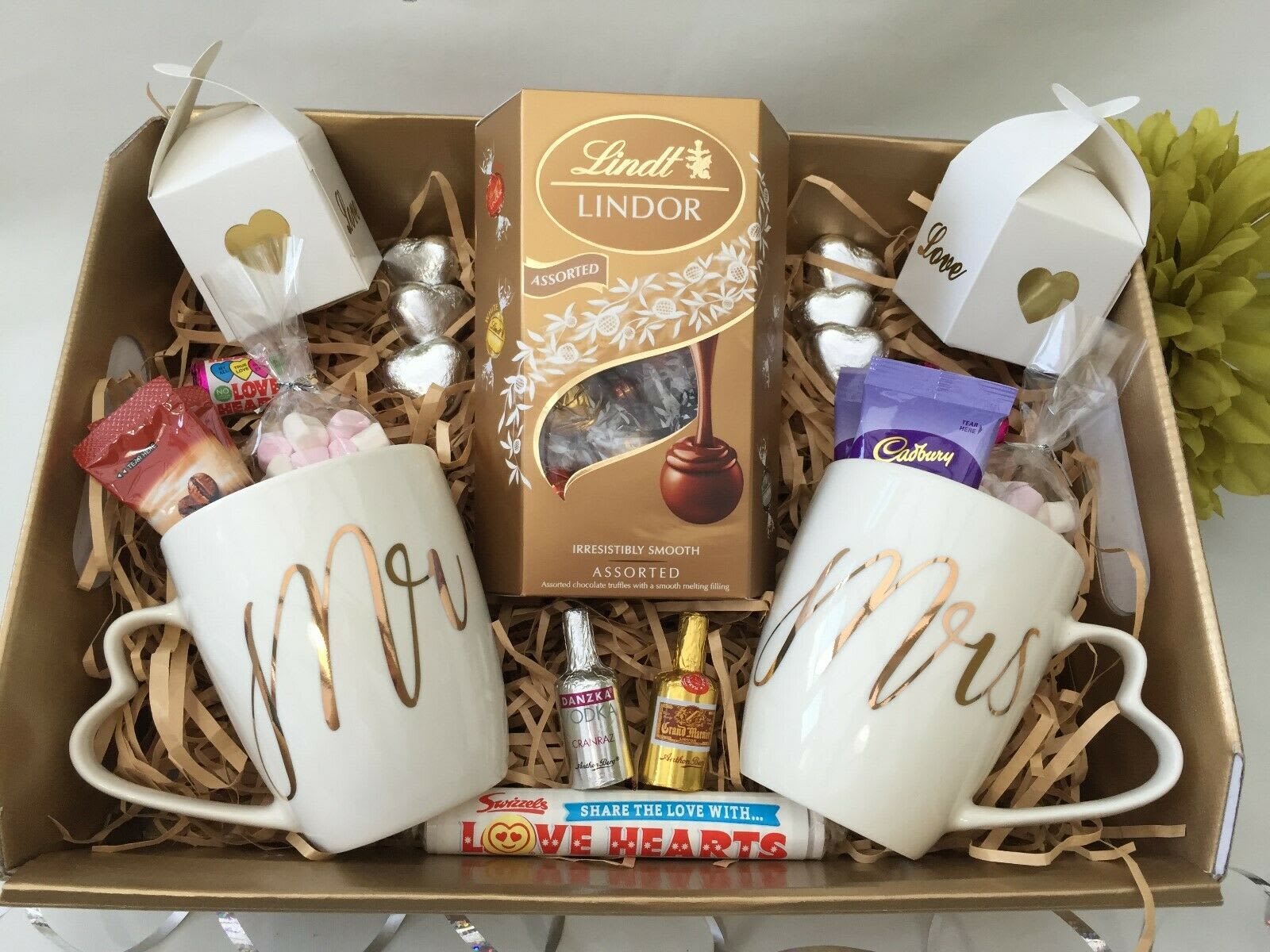 Wedding Anniversary Gifts Hampers