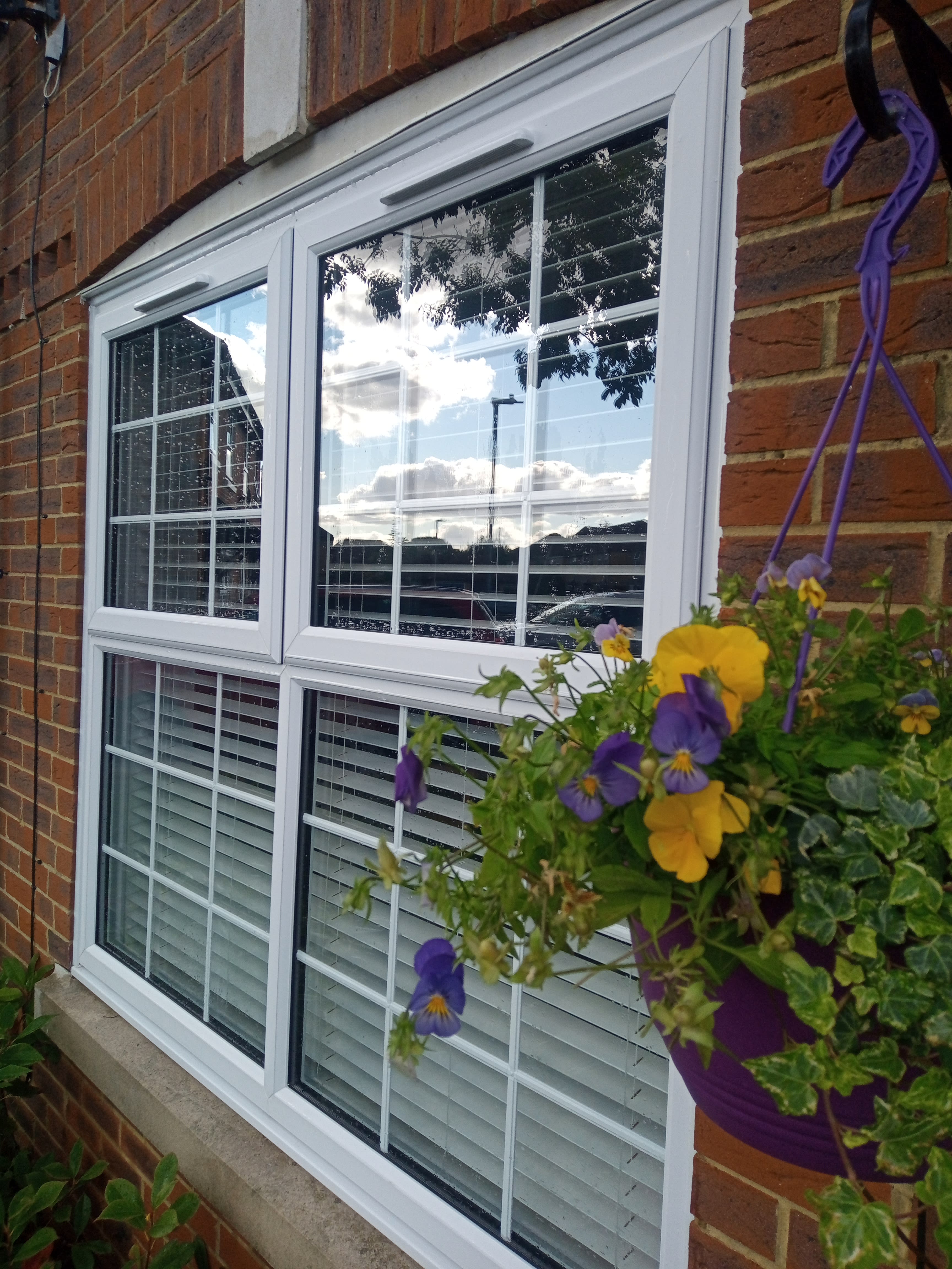 Top Window Cleaner in Swindon DEC Window Cleaning Services Swindon