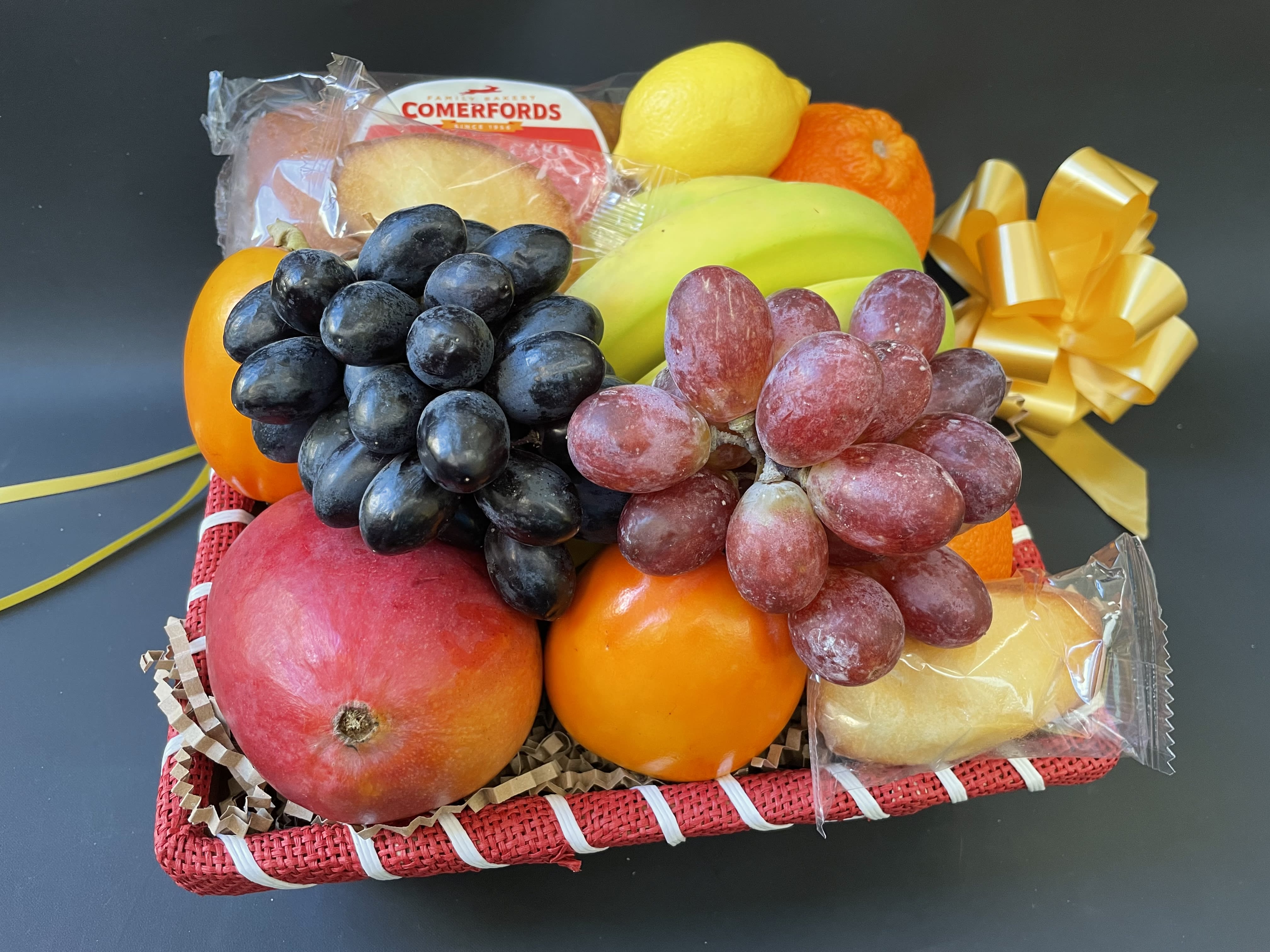 Delightfull Fuit Tray for All Occasion - Fruit Hamper - PearMill ...