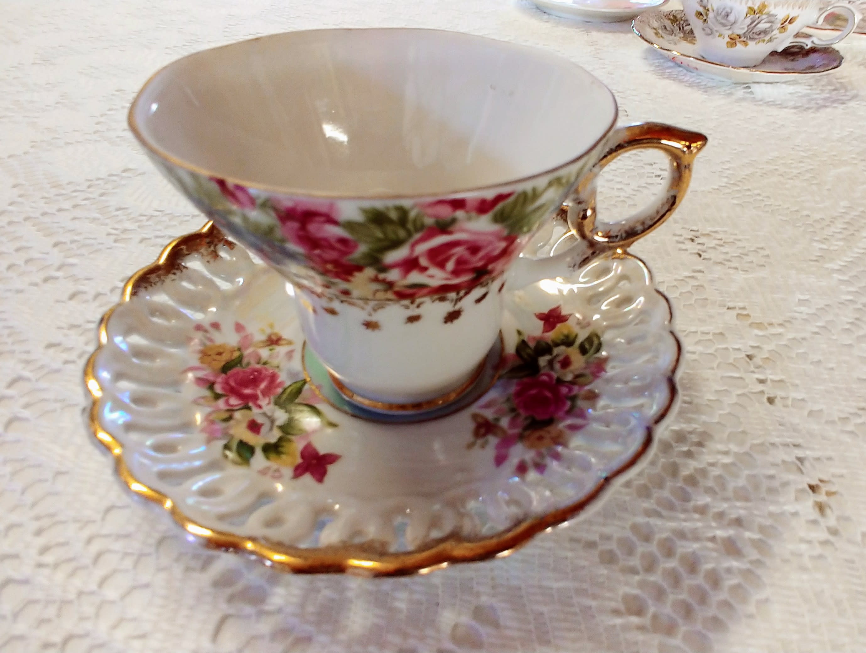 Tea Cups and Saucers Vintage Tableware/Flatware & Tea Party Supplies