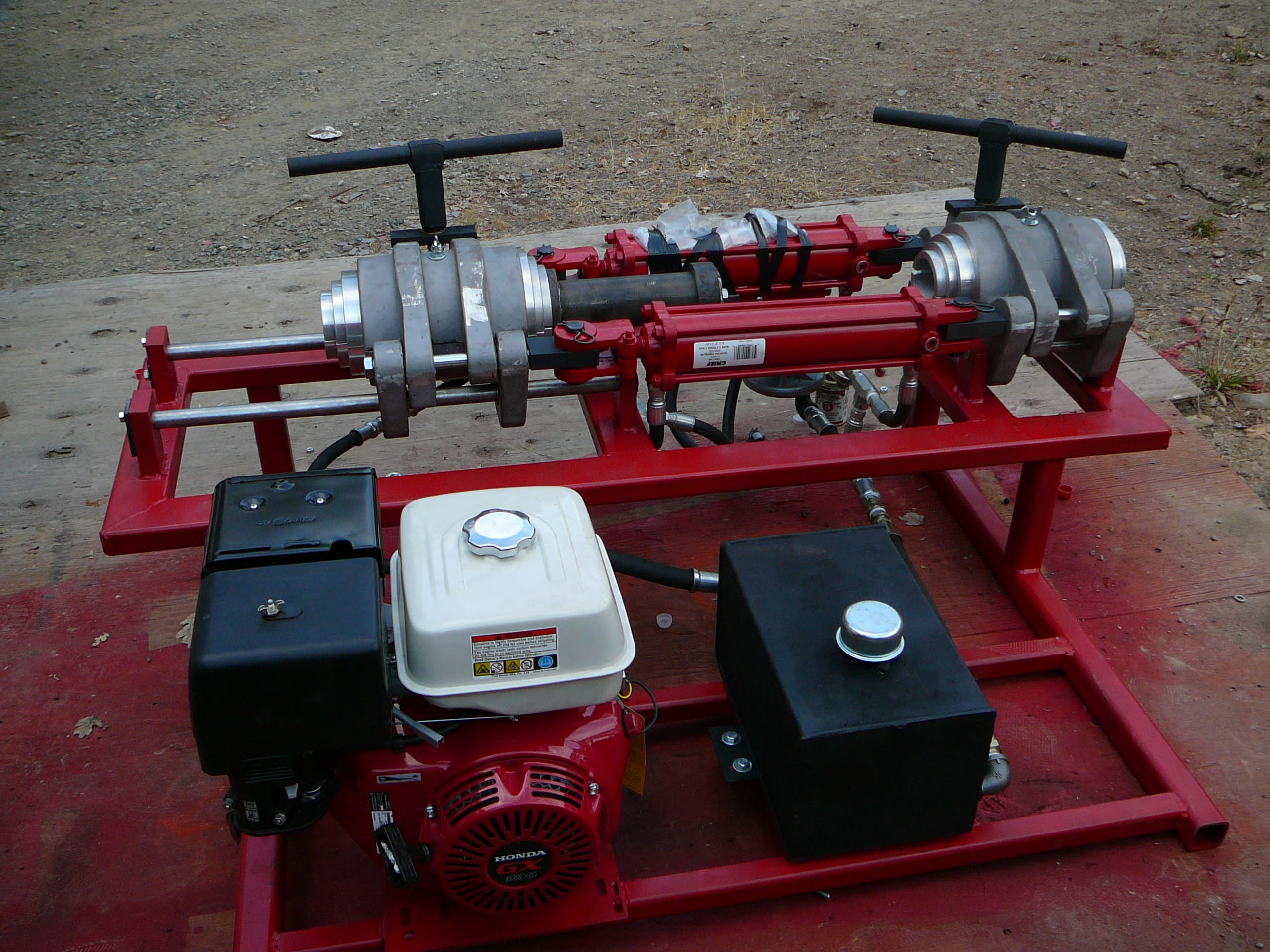 Self contained pipe press Equipment Thunderfoot Presses Farm