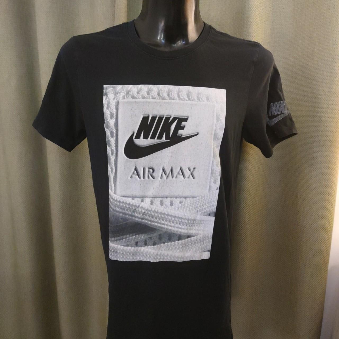 nike t shirt mens medium