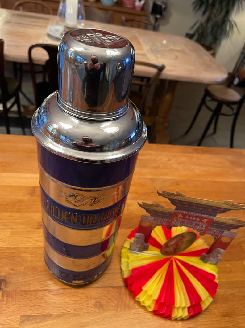 Golden Dragon Thermos – Retro on 8th