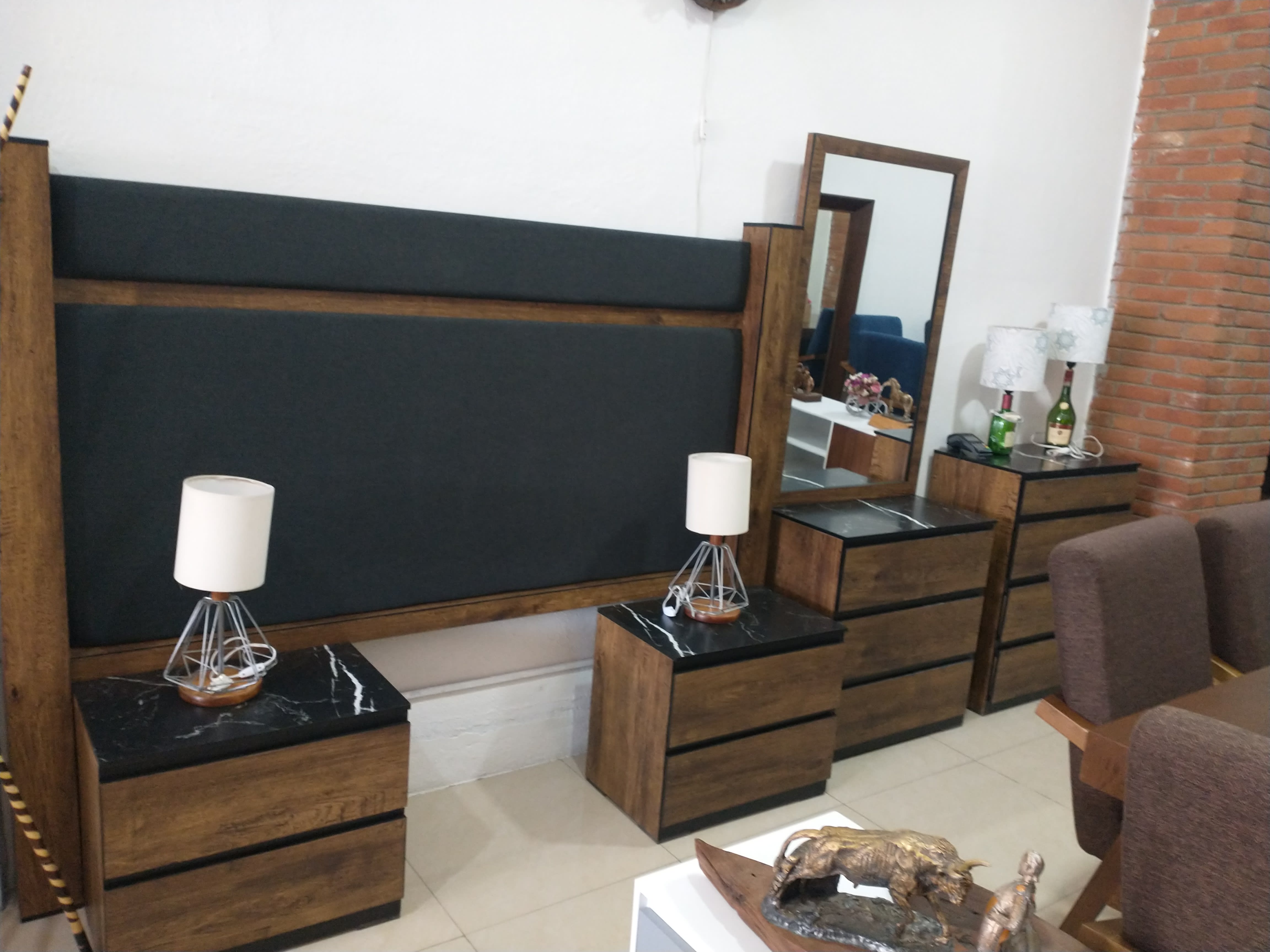 Excelente servicio al cliente Madera Y Estilo Tienda de muebles en