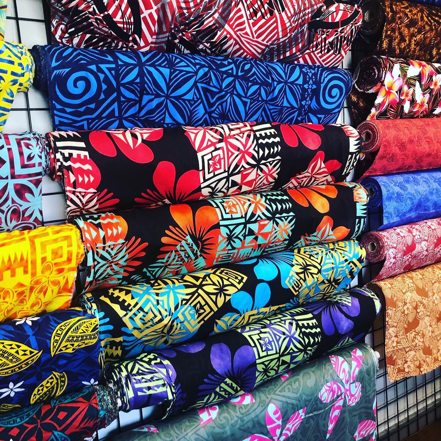 Hawaiian Print - Hawaiian Print - An Whut Poly Shop | Polynesian