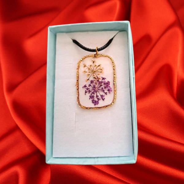 Rectangle with real dried flowers - Pendants - DizzyResin