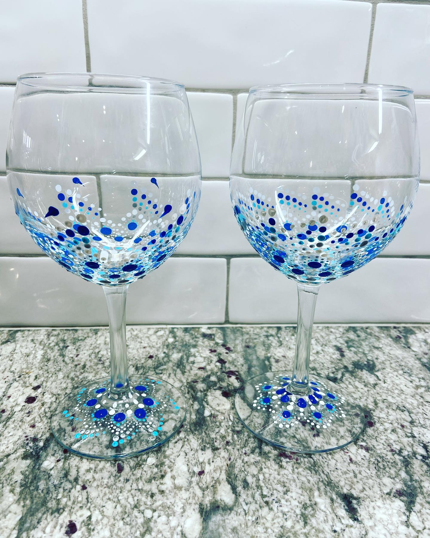 beautiful glasses  Colored wine glasses, Red wine glasses, Wine glasses