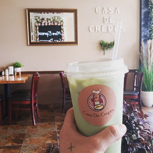 iced-matcha-latte-signature-items-casa-de-crepes-coffee-shop