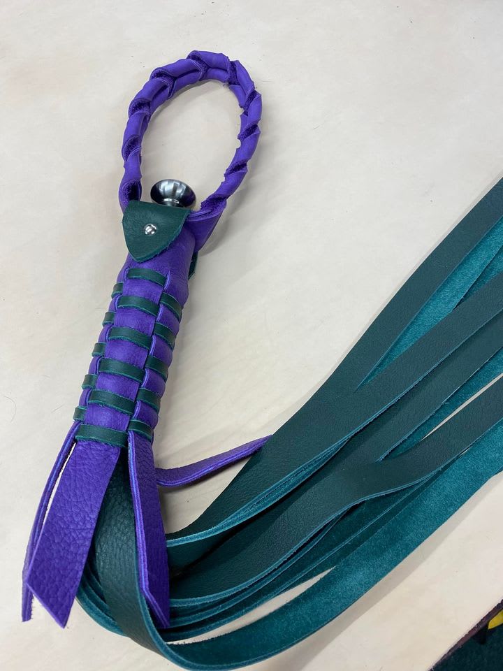 Fouet Flogger En Cuir - Manche Acier - Couleur Vert Citron - Neuf