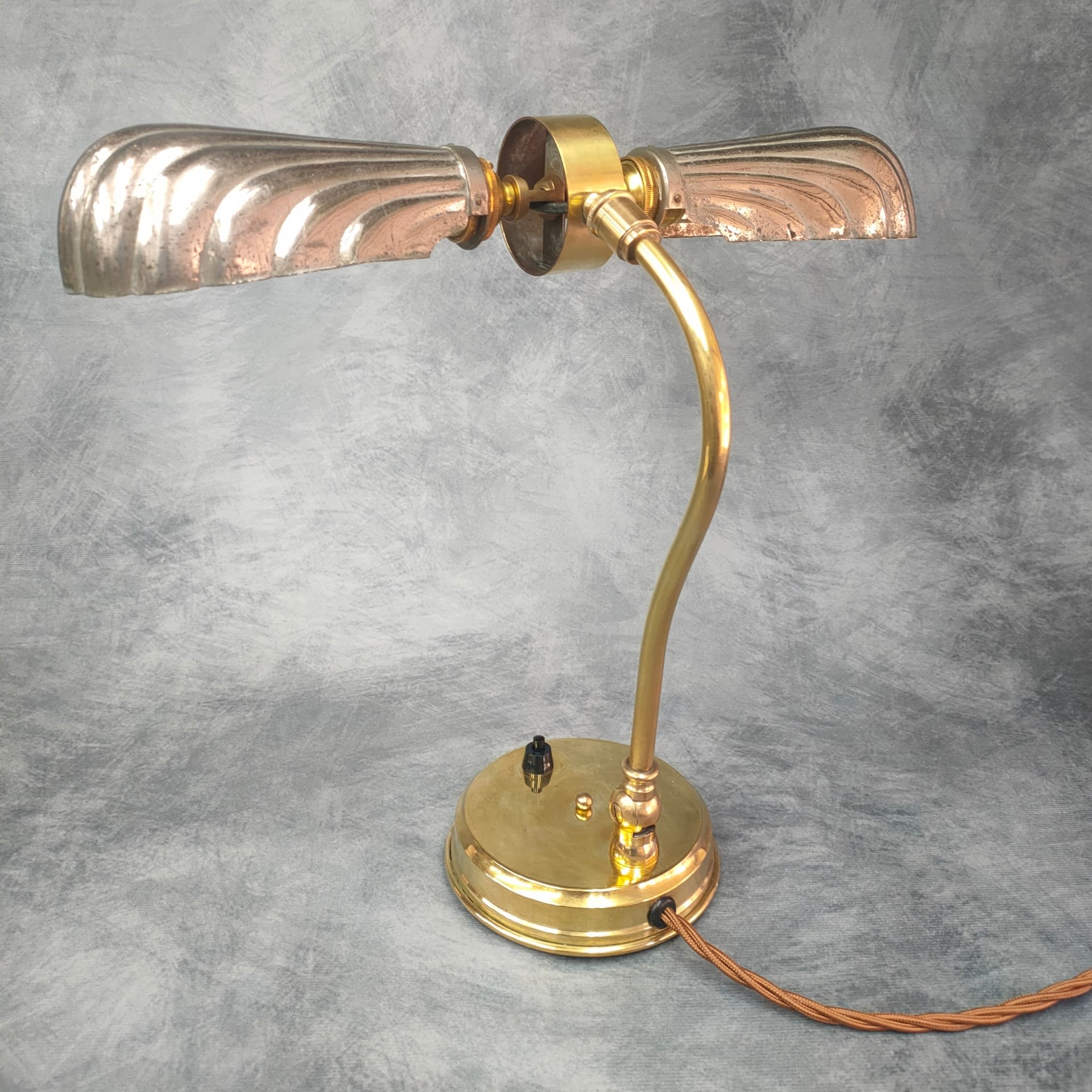 Antique Brass Clam Shell Bankers Desk Lamp, 1032355