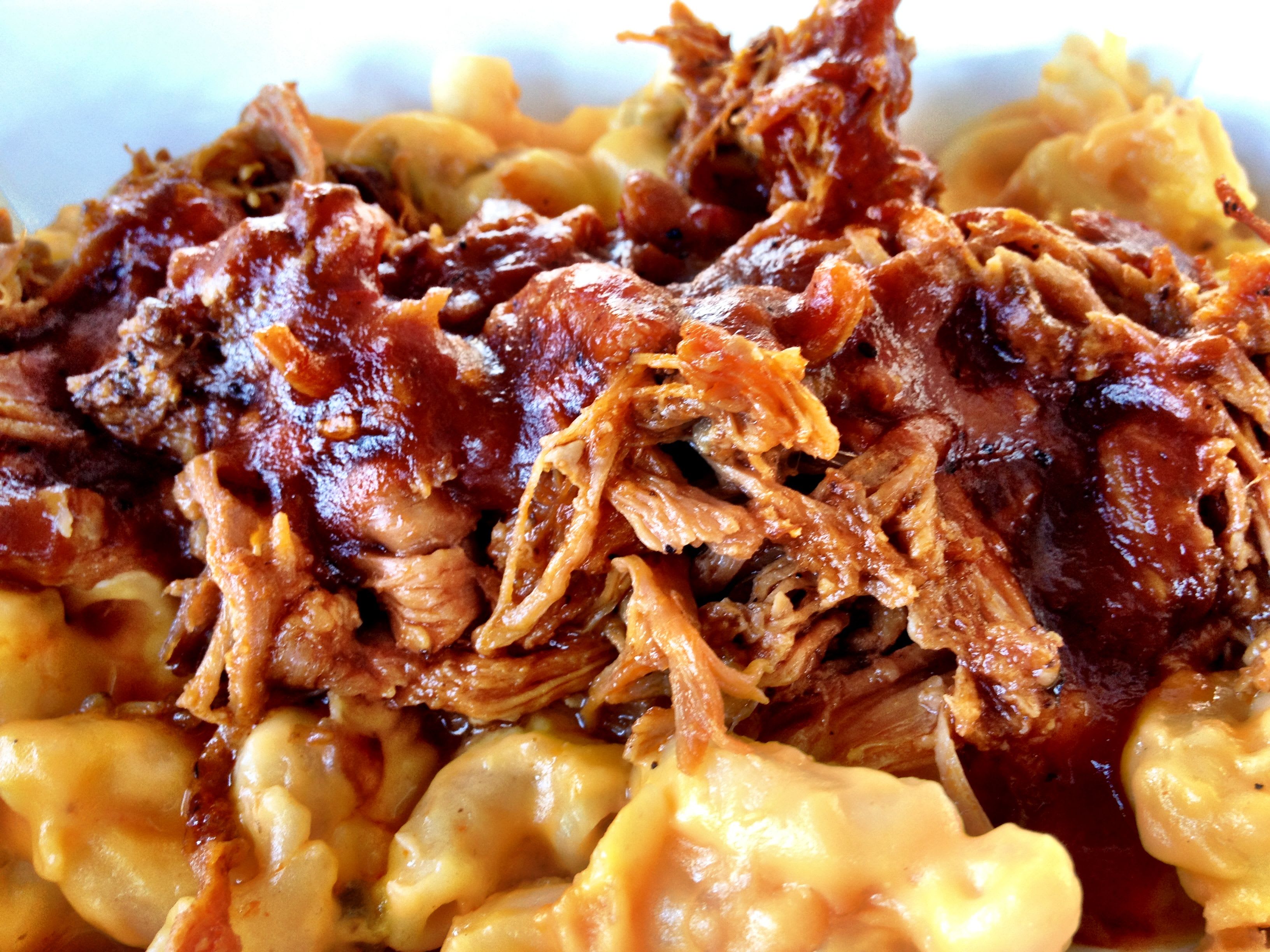 loaded-smoked-mac-w-pulled-meat-pulled-chicken-our-barbecue-dishes