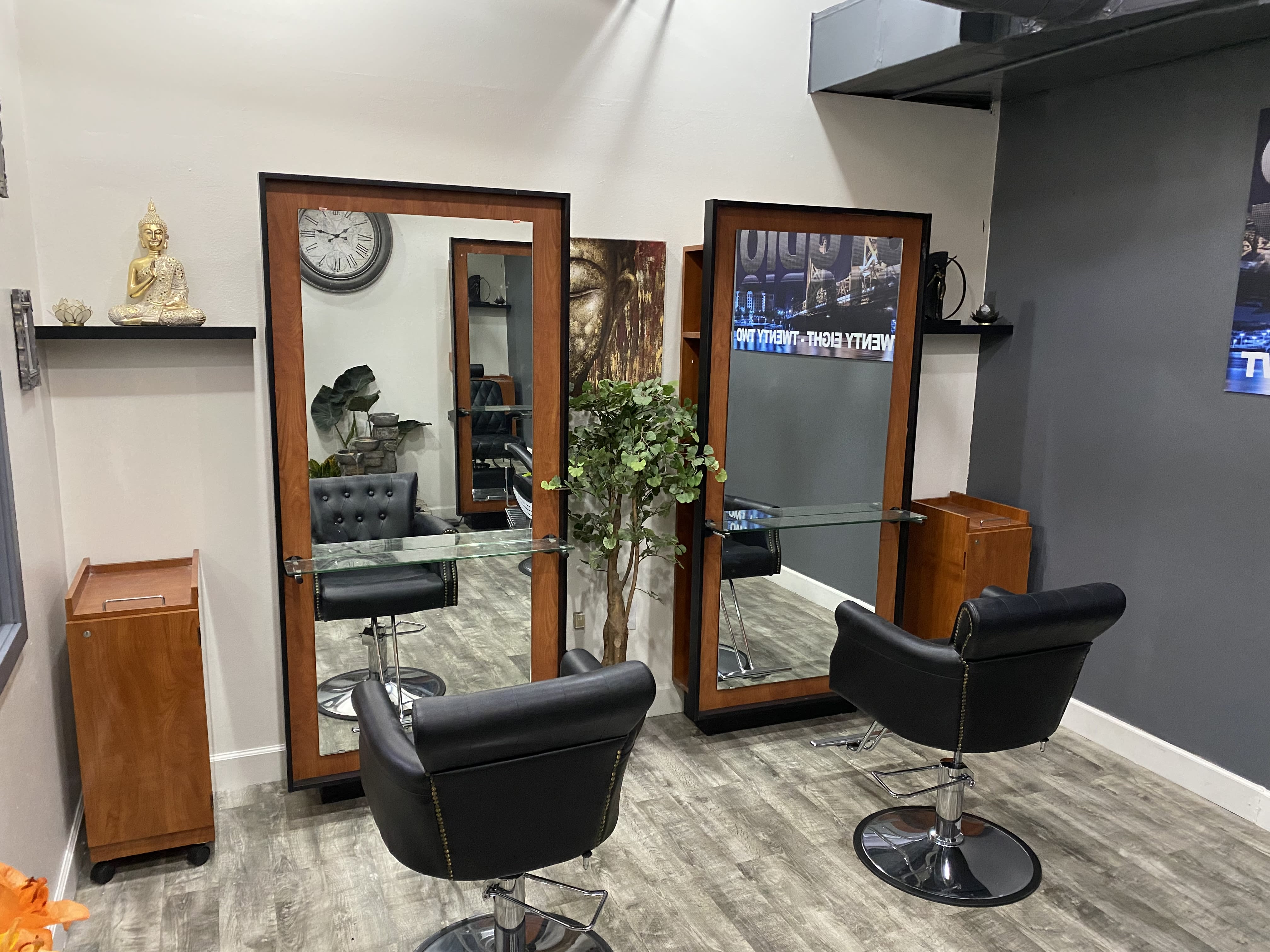 Studio 28 Twenty-Two | Sacramento Daily Booth for Beauty Professionals